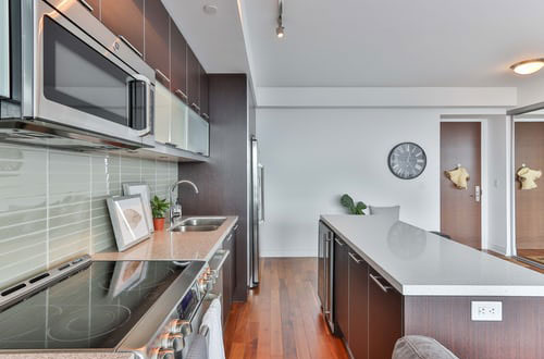 揮向造假企業、地方環保部門和地方政府